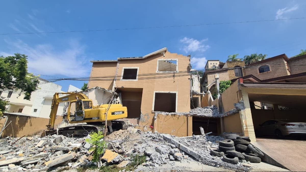 Casa de la familia Peña Coss, donde Diego Santoy perpetró el doble asesinato de es demolida