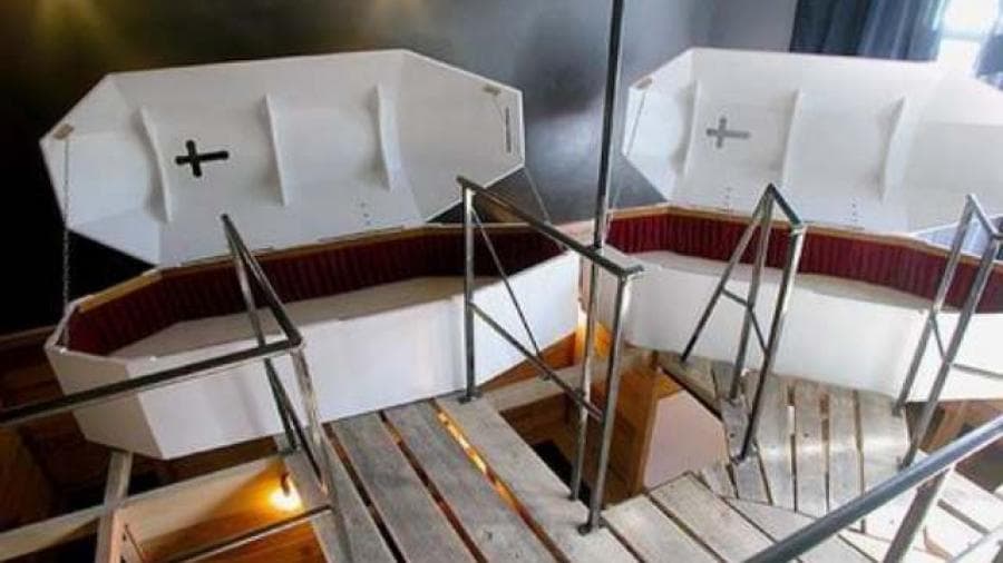 Rusia aplica nueva terapia de rejuvenecimiento, dormir en ataúd.