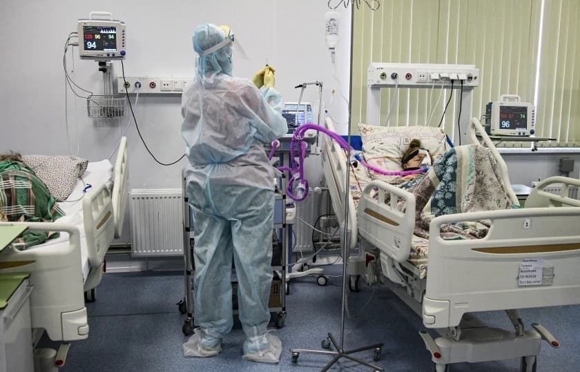 Hombre falleció luego de ir a una fiesta para contagiarse de Covid y conseguir un pase sanitario