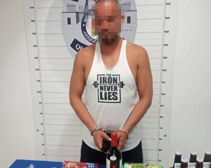 Detienen en Cancún a sujeto por robarse vinos, carnes y mercancías con valor de mil pesos