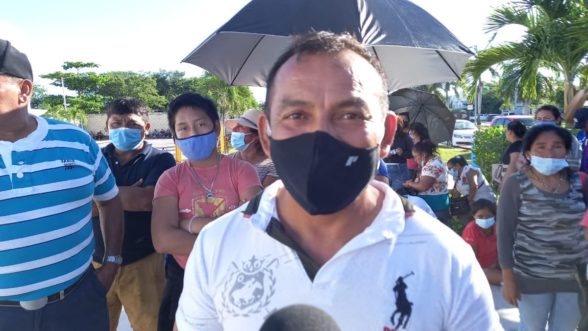 Se plantan en la CFE vecinos de In House de Playa del Carmen; llevan cuatro días sin energía eléctrica