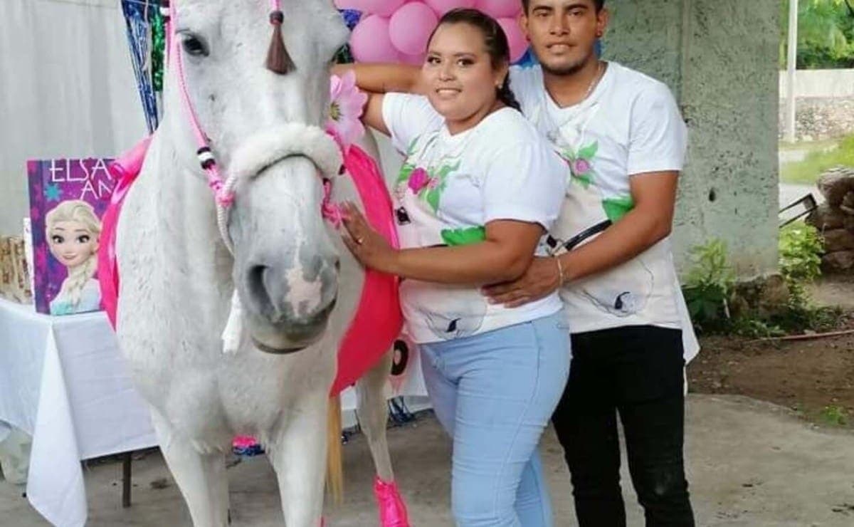 Celebran babyshower a yegua en Tixpéhual, Yucatán; la familia la ve como su "hija"
