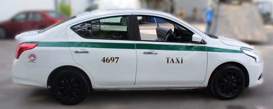 Caen taxistas de Cancún por extorsionadores y motorolos