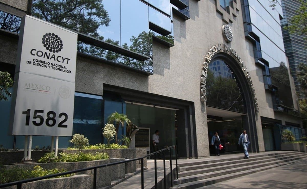 FGR cita a comparecer a 5 de los 31 científicos del Conacyt investigados