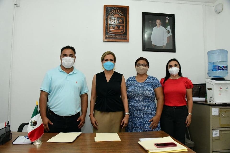 Lili Campos reinstala a Tomás Flores como delegado de Puerto Aventuras