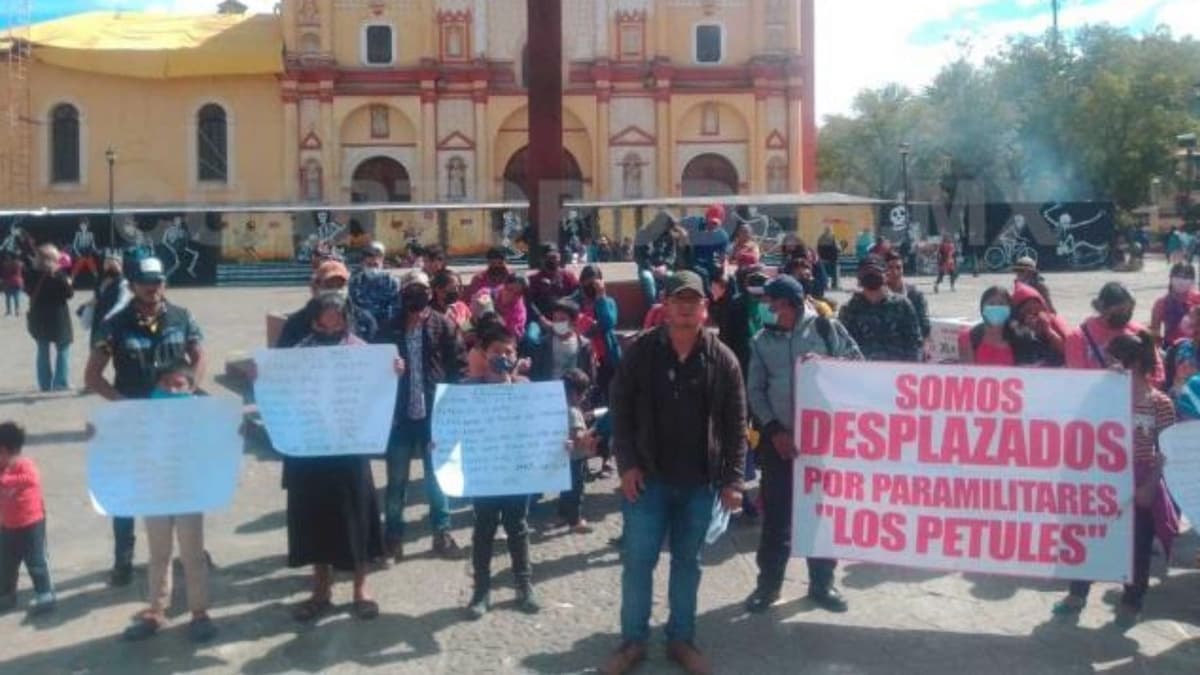 Grupo armado expulsa a familias de un pueblo por 'cachito' del avión presidencial de 20 mdp