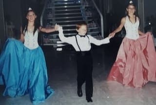 Hermana de Octavio Ocaña compartió fotos inéditas de “Benito” como chambelán en sus XV años