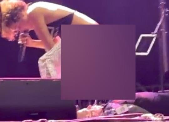 VIDEO: Cantante orina sobre la cara de un fan durante concierto