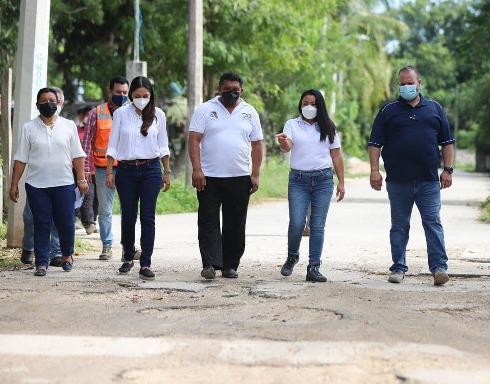 En atención a la ciudadanía, Blanca Merari Tziu Muñoz pone en marcha obra de pavimentación en Leona Vicario
