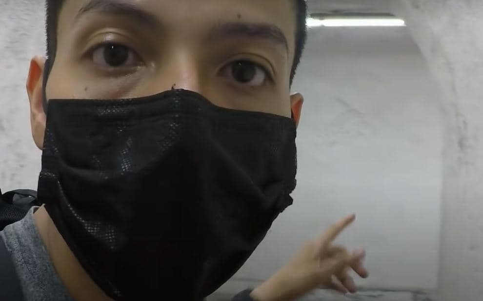 VIDEO: Joven pasa 24 horas encerrado en Metro de Monterrey para cumplir un reto