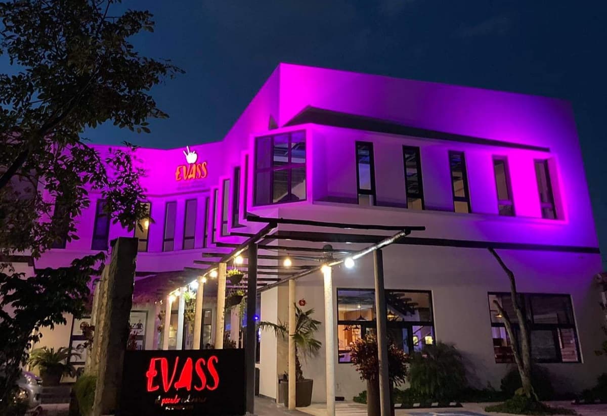 Playa del Carmen vuelve a brillar: reabre Evass Restaurante