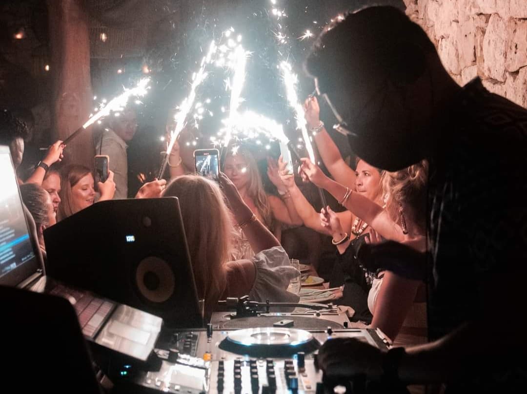 LA HISTORIA DEL ROSANEGRA: el grupo restaurantero que tiene 9 establecimientos en Tulum