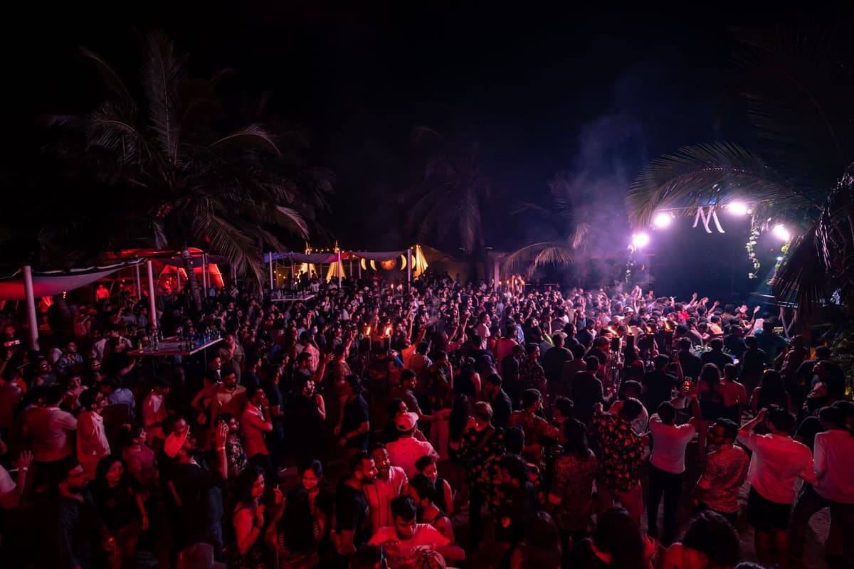 ¿Y EL COVID? Extranjeros organizan fiestas masivas para recibir el 2022 en Tulum