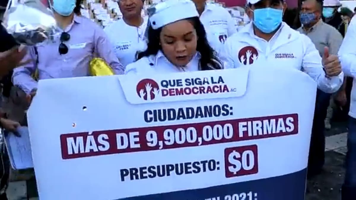 Aseguran recolectar 9 millones 900 mil firmas para revocación de mandato