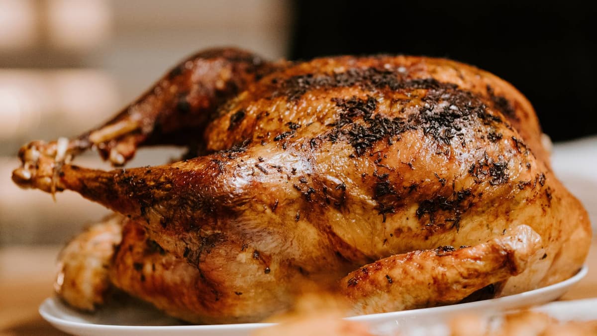 Preparan mil cenas navideñas para entregar en colonias de escasos recursos en Cancún