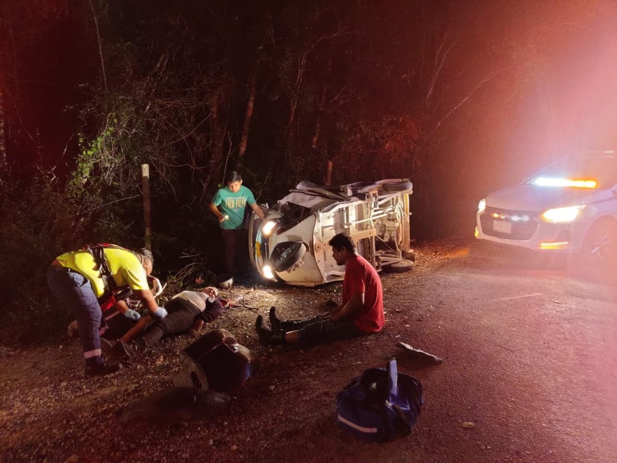 Conductor cafre impacta mototaxi, deja dos heridos y huye