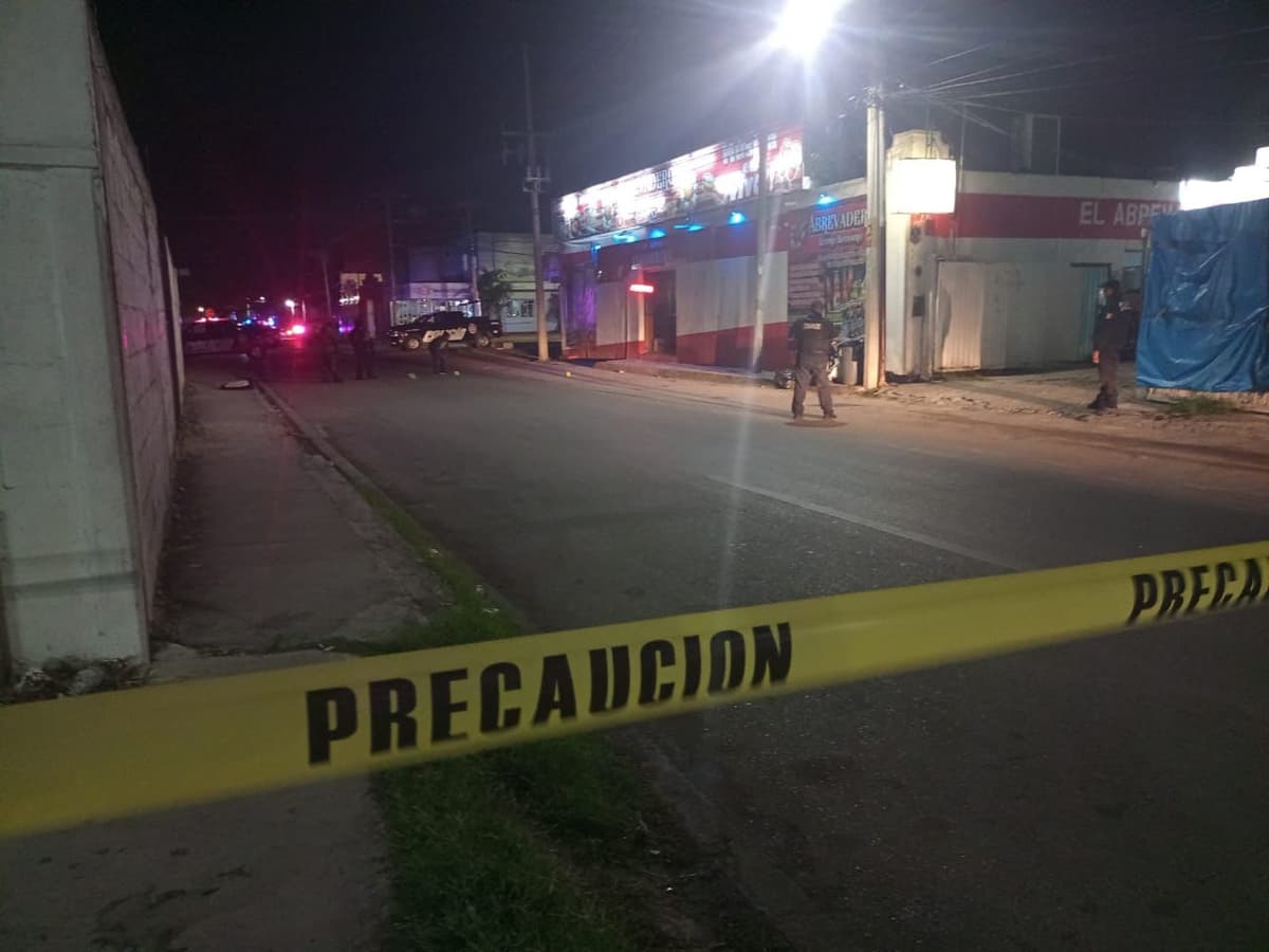 Balean dos bares de Playa del Carmen
