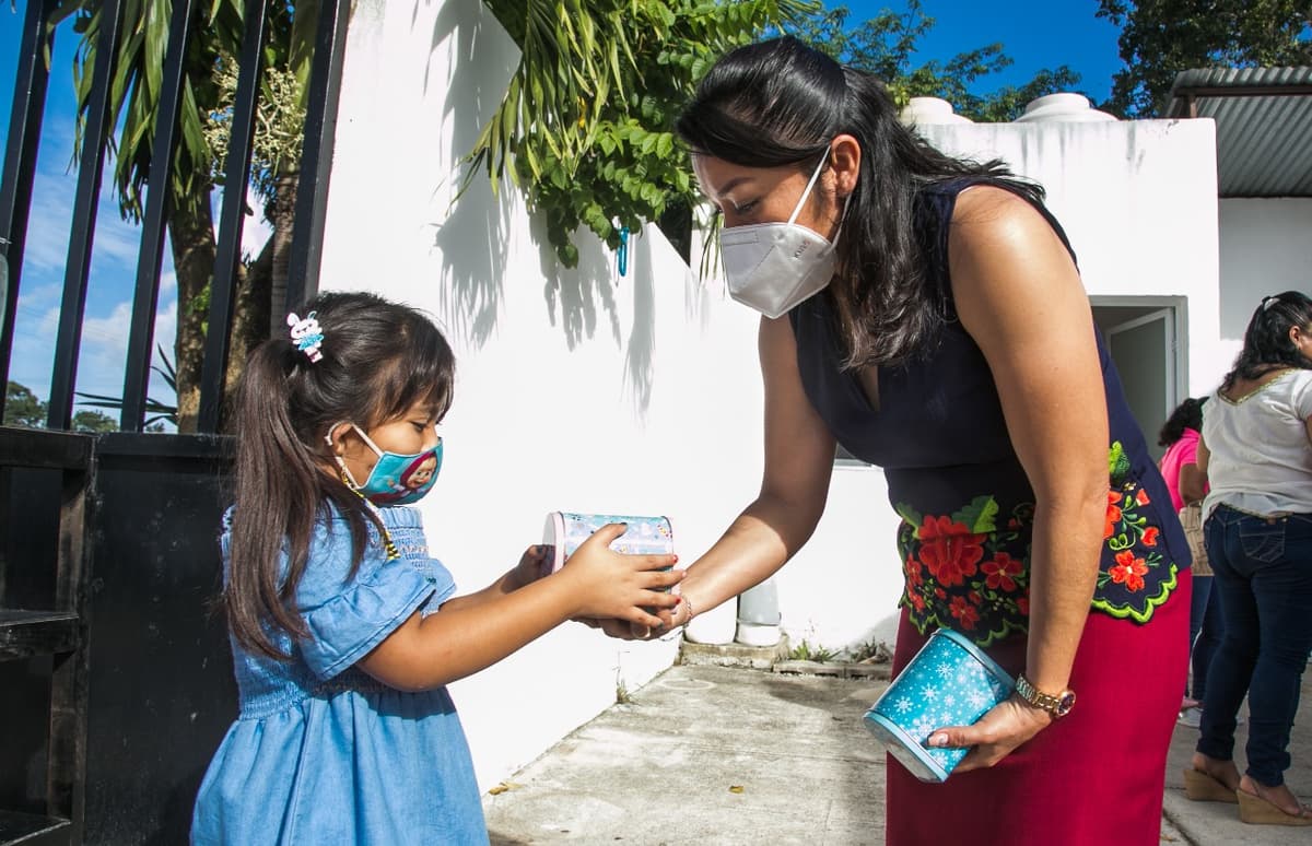 "Son tiempos de convivencia, estar en familia y servir con amor": Ileana Canul de Dzul
