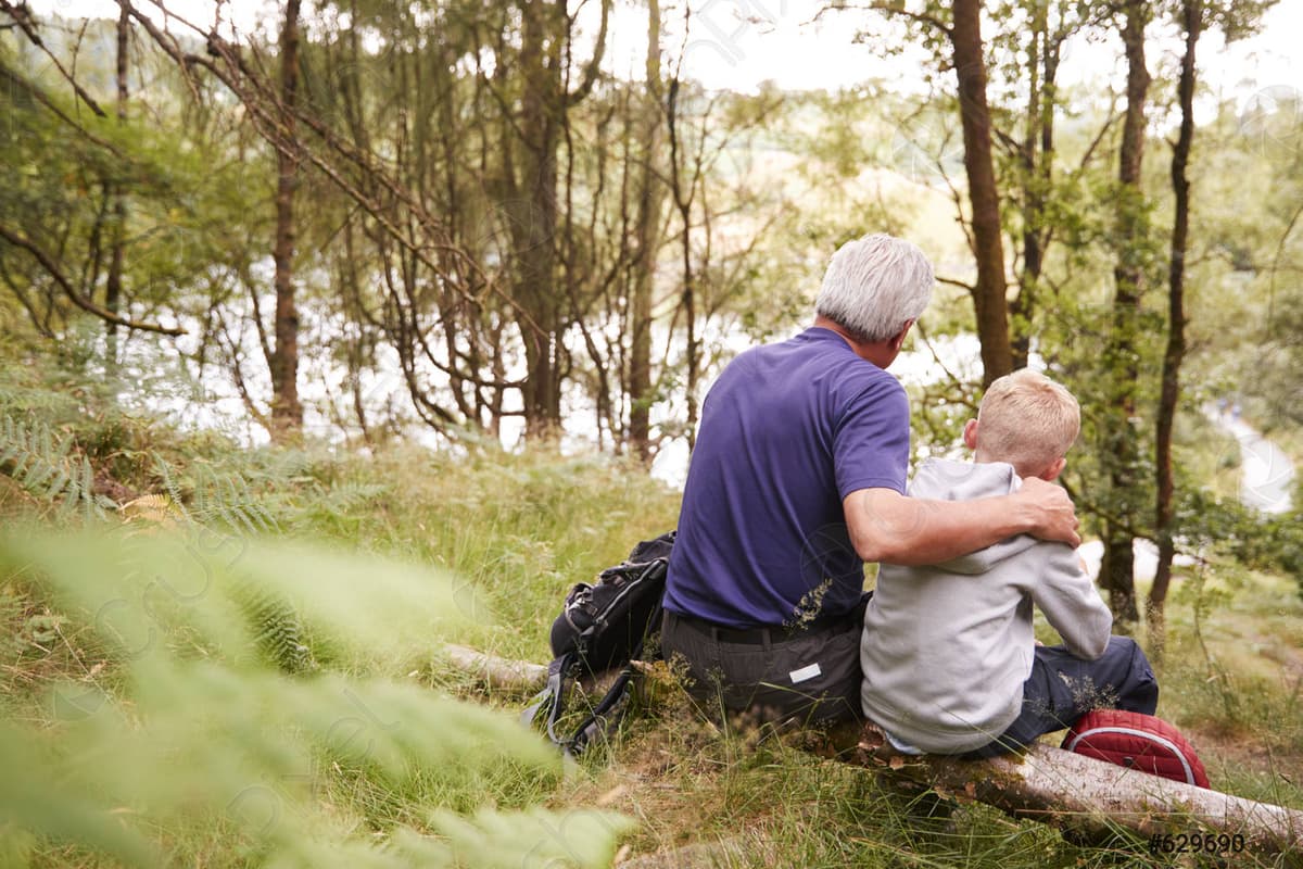 Abuelo acepta cuidar a su nieto por 250 pesos la hora