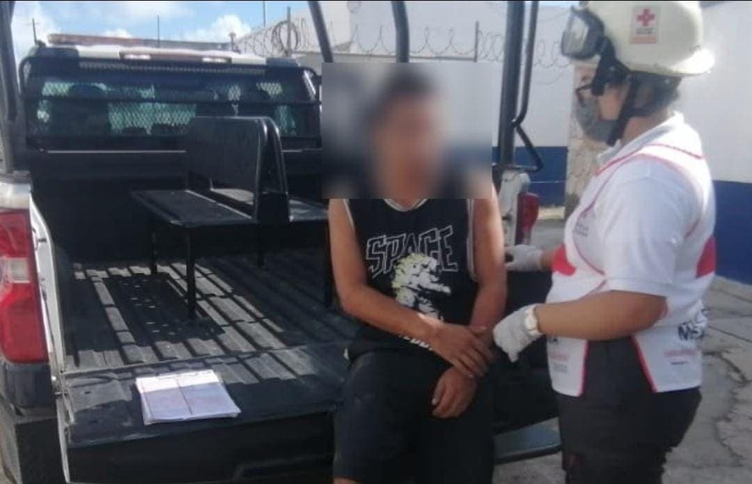 Agrede a su pareja y es golpeado por otras personas en la 251 de Cancún