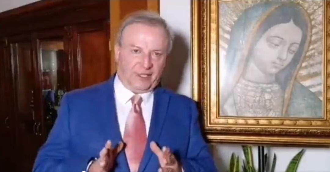 Video: Imagen de la Virgen se cae mientras Gilberto Lozano grababa un mensaje