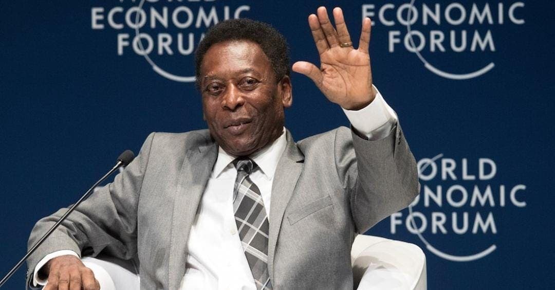 Internan a Pelé para que continúe con su quimioterapia