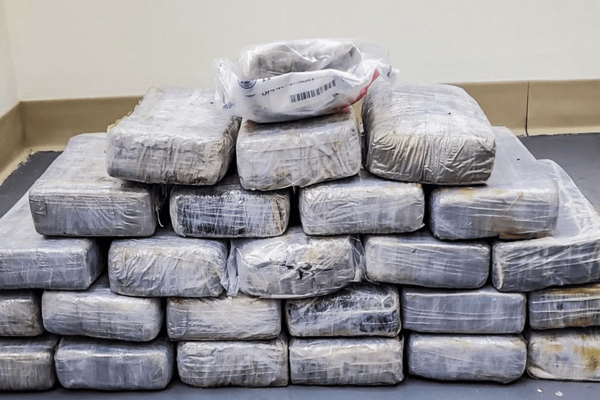 Hallan más de un millón de dólares en cocaína flotando en el mar