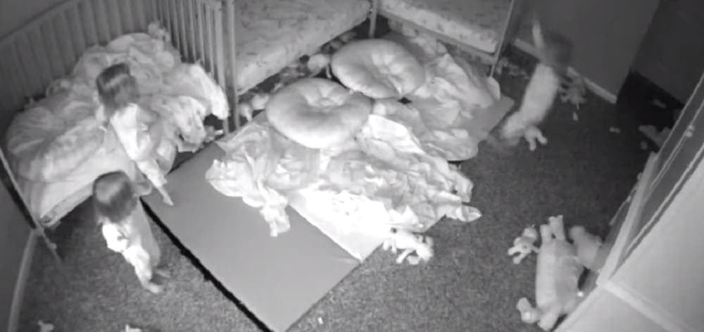 VIDEO: Trillizas son captadas hablando con supuesto fantasma