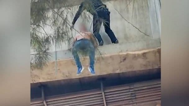 VIDEO: Policía de CDMX salva la vida de un joven que quería quitarse la vida