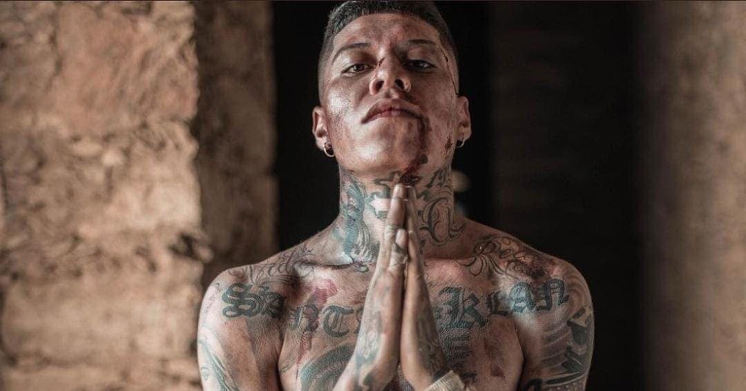 Video: Santa Fe Klan arrojó mota a los asistentes a su concierto en León