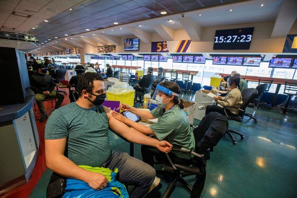 Canadá no permitirá la compra de alcohol y marihuana a no vacunados