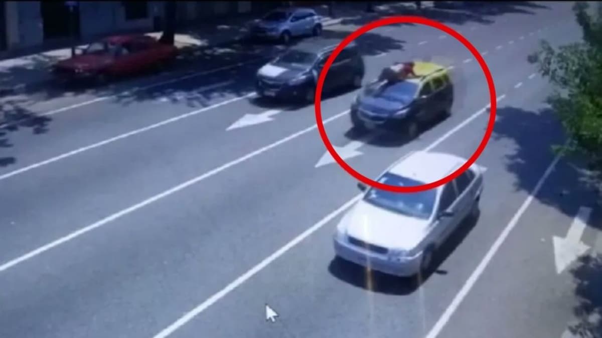 VIDEO EXTREMO: Se aferra a taxi para evitar que se lo roben y muere