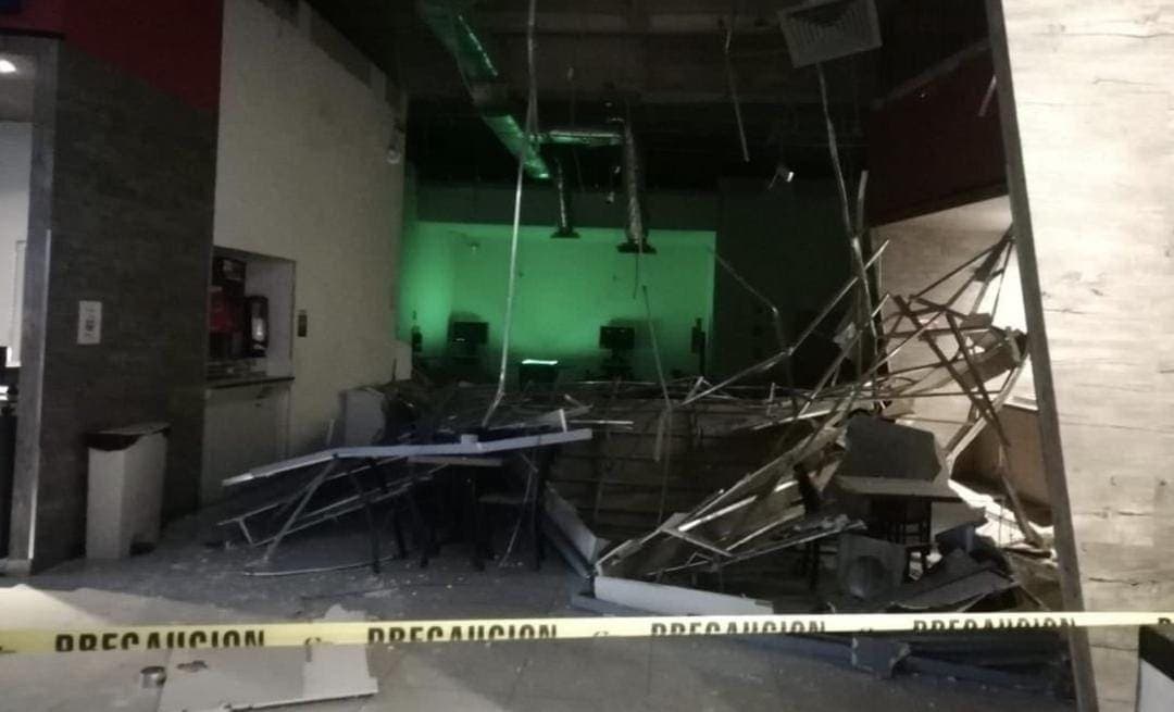 Video: Se desploma el techo de un Cinemex en Puebla