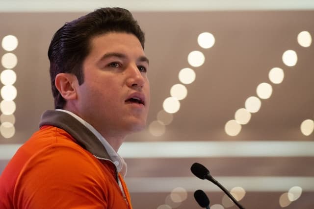 Ante cuarta ola de Covid, Samuel García amenaza con despedir a funcionarios que acudan a fiestas