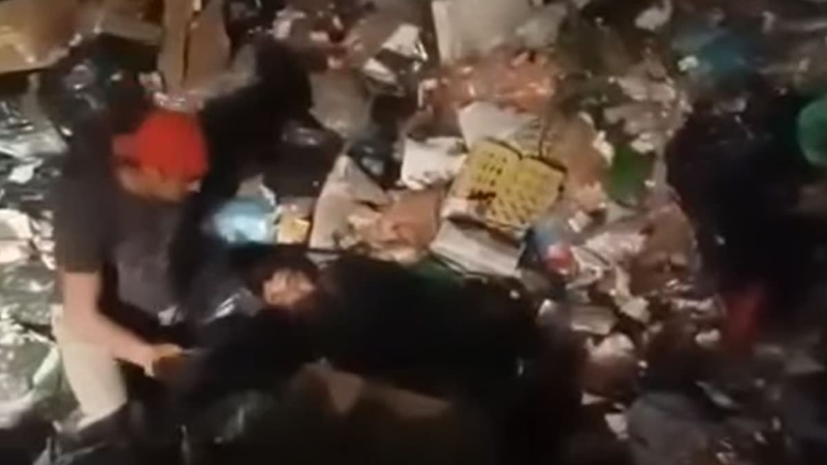 VIDEO: Aseo urbano se lleva a un indigente entre la basura en Chihuahua