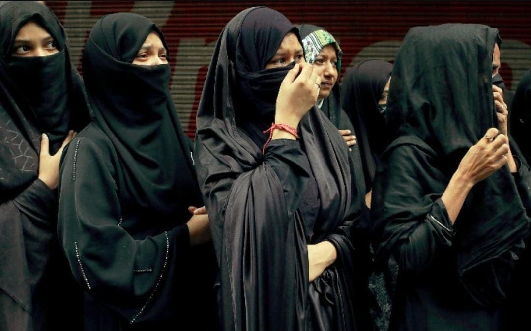 Detienen a tres sujetos por participar en falsas subastas de mujeres