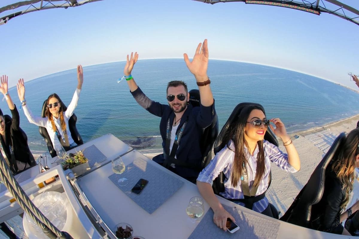 "Dinner in the Sky México" llega a la Riviera Maya con su experiencia culinaria de altura