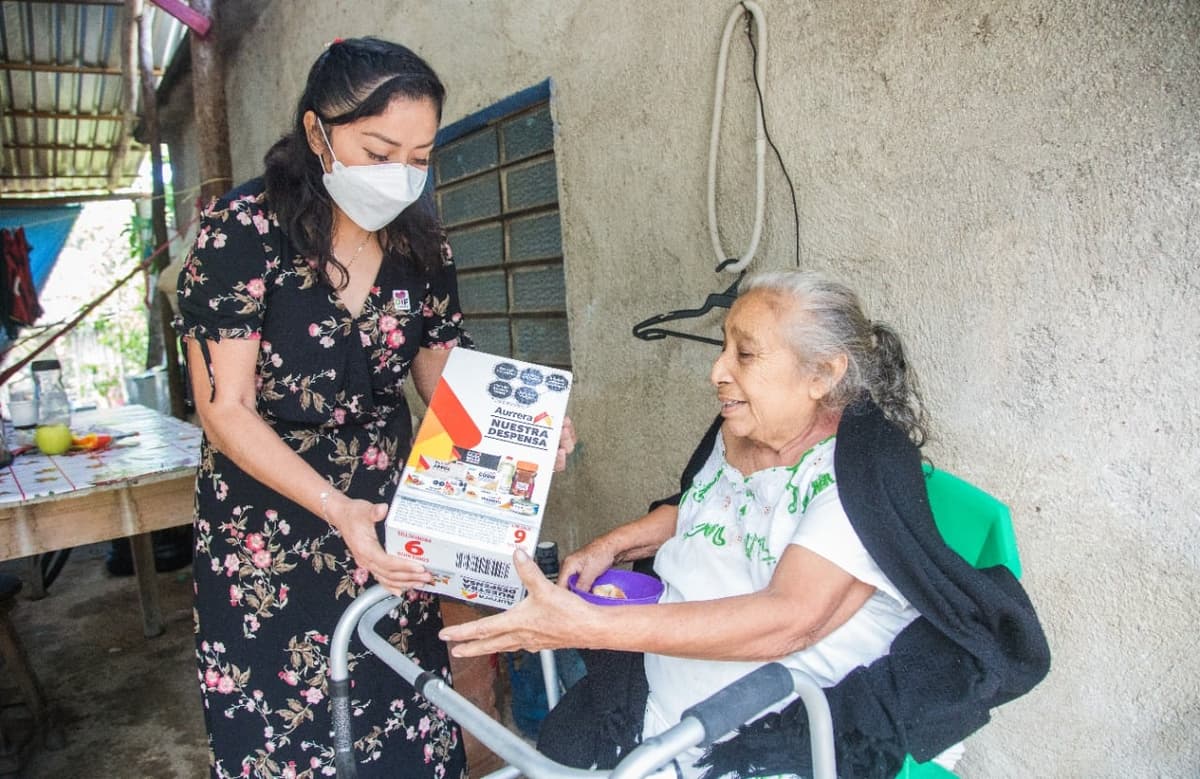 Entregan sillas de ruedas y cobertores a comunidades en Tulum