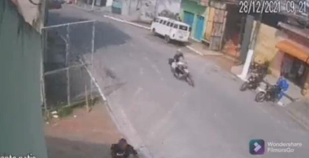 Video: Motociclista choca por ir a exceso de velocidad y pierde la pierna