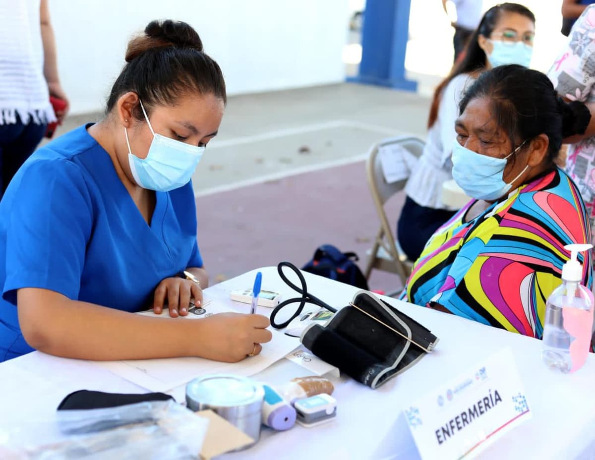 Gobierno de Solidaridad brinda asistencia social a las familias de Puerto Aventuras