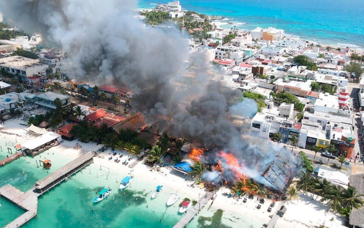 Sin responsables por incendio en restaurantes de Isla Mujeres, a casi un año del hecho