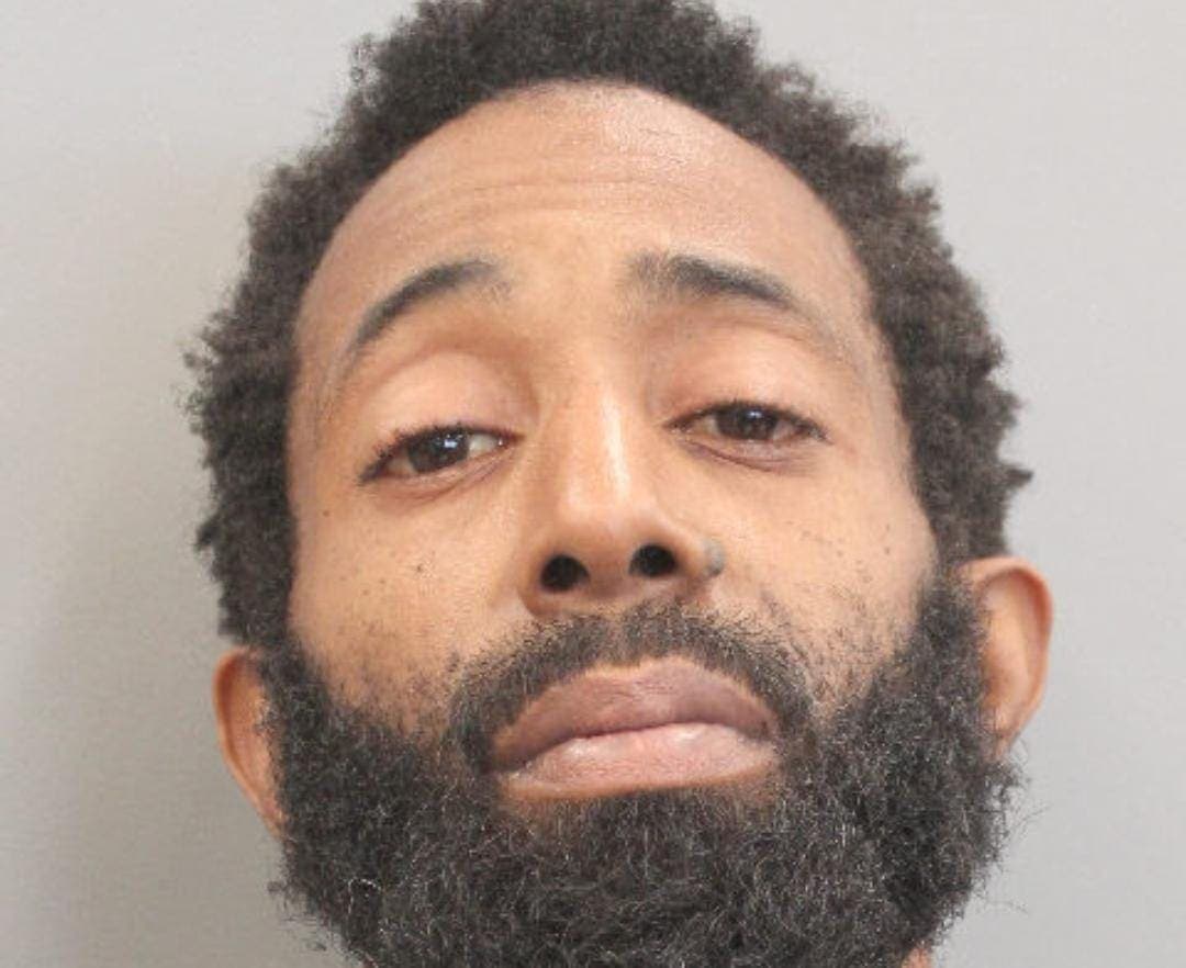 Le roban 20 dólares, saca el arma para dispararle a ladrón pero mata a una niña