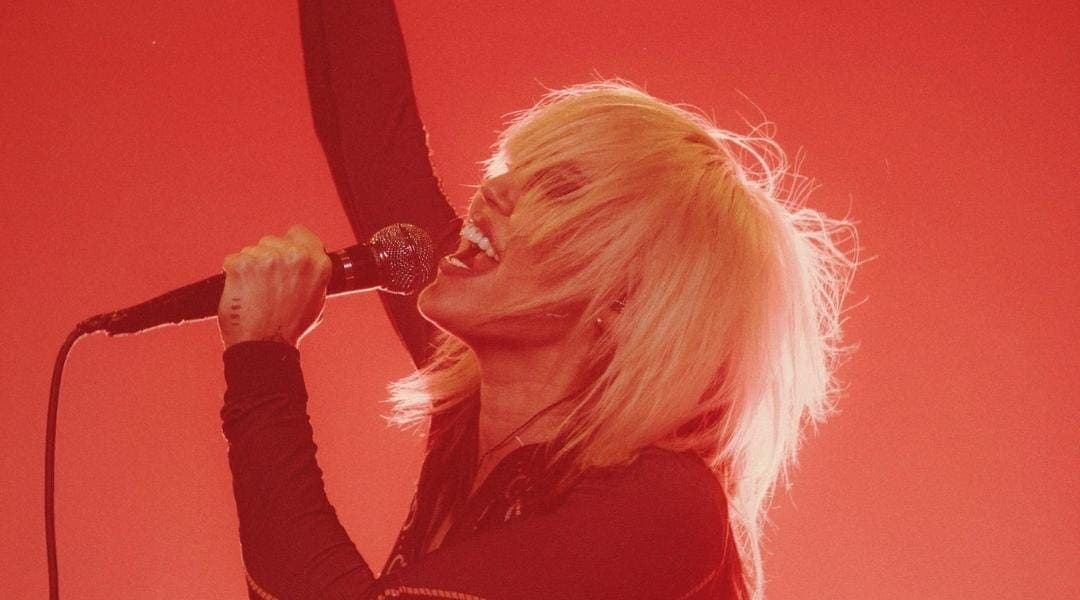 Video: Miley Cyrus y Green Day tocaron en el show previo al Super Bowl