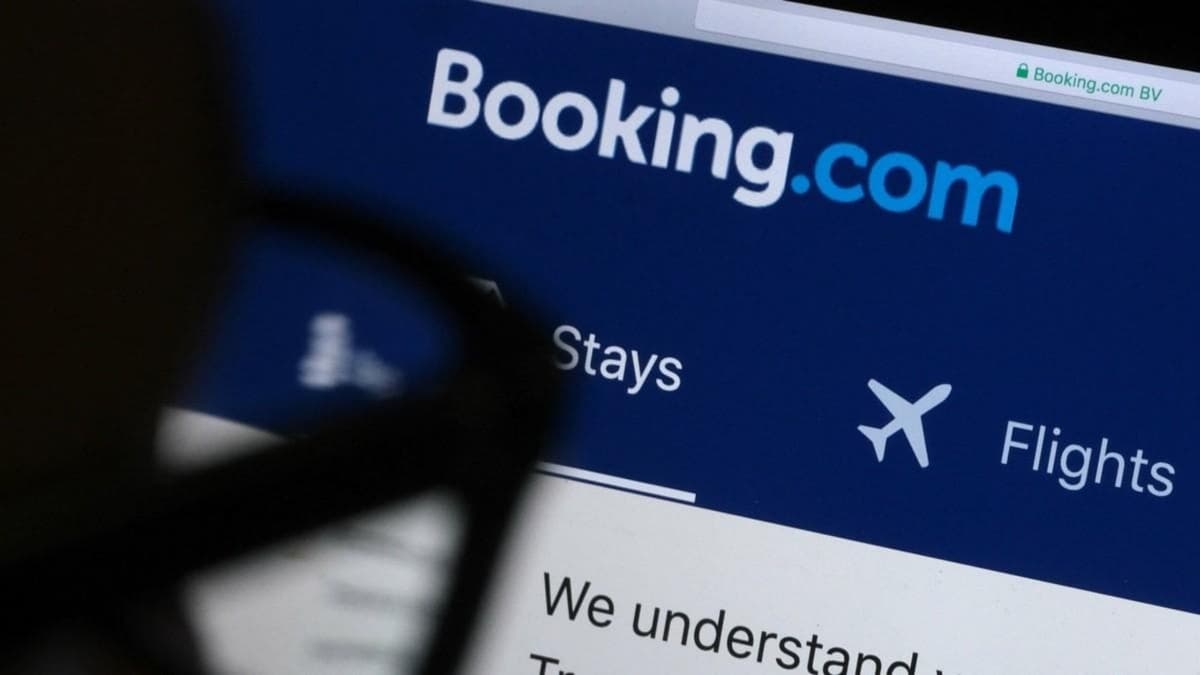 Plataforma Booking despide con un video pregrabado a 2 mil 700 empleados, casi toda la división de atención al cliente