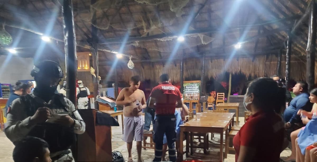 Se hunde embarcación con 12 personas en Cozumel; 11 son rescatadas