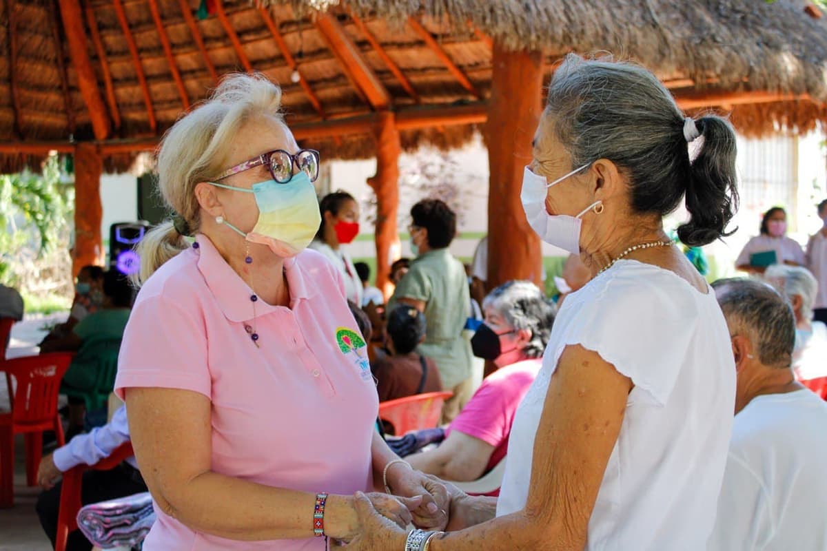 “Cobijan con amor” a familias de Puerto Morelos
