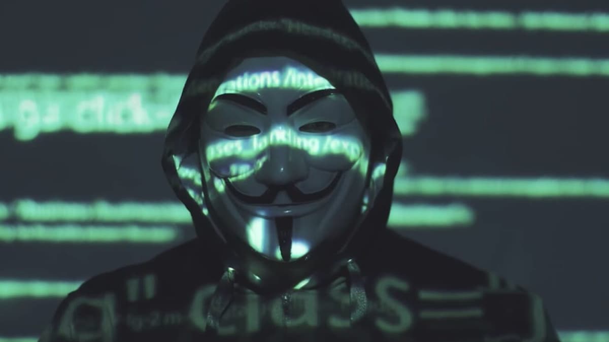 Anonymous hackeó y filtró más de 340 mil archivos del gobierno de Rusia