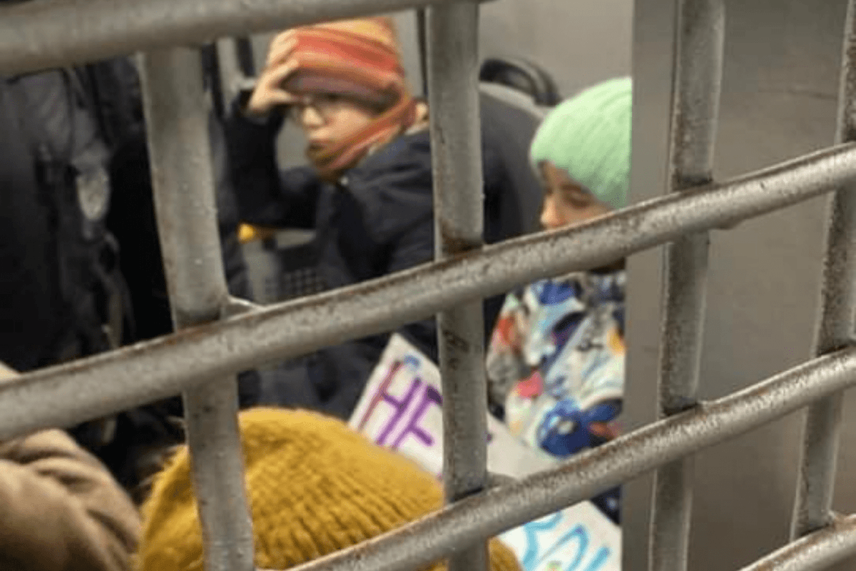 Detienen a niños en Rusia por manifestarse contra la guerra