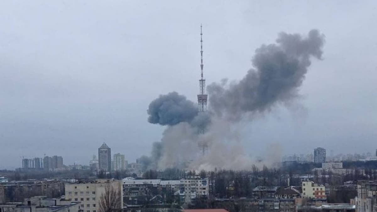 Rusia bombardea torre de comunicaciones en Kiev tras pedir a ciudadanos abandonar la ciudad
