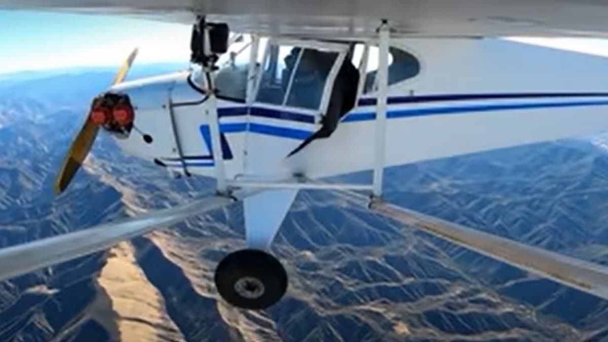 Youtuber pierde su licencia de piloto por estrellar avión a propósito para video